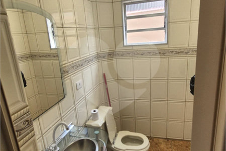 Sobrado à venda com 3 quartos, sendo 1 suíte, em Jardim Las Vegas, Santo André, SP