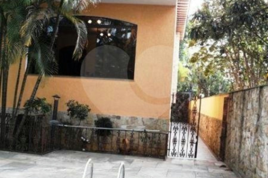 Sobrado à venda com 4 suítes em Jardim Floresta, São Paulo, SP