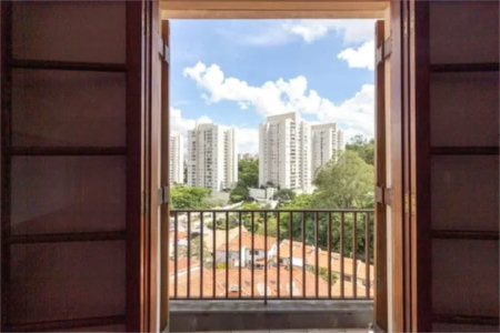 Sobrado à venda com 4 quartos em Jardim das Vertentes, São Paulo, SP
