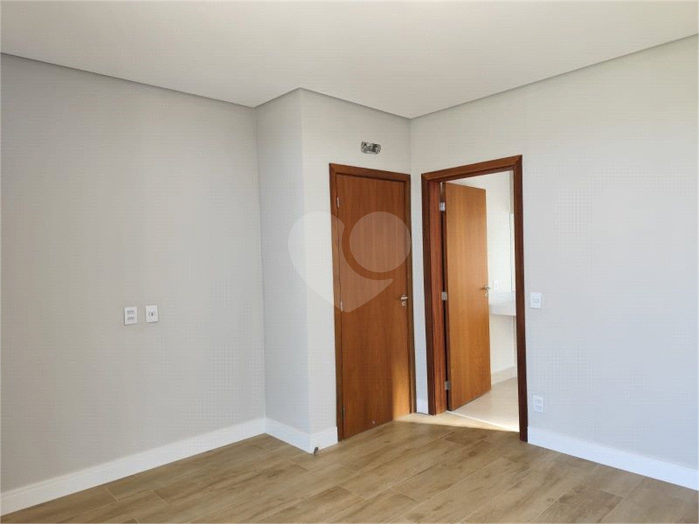 Casa à venda com 3 suítes no condomínio Recanto das Palmas, Vinhedo - SP