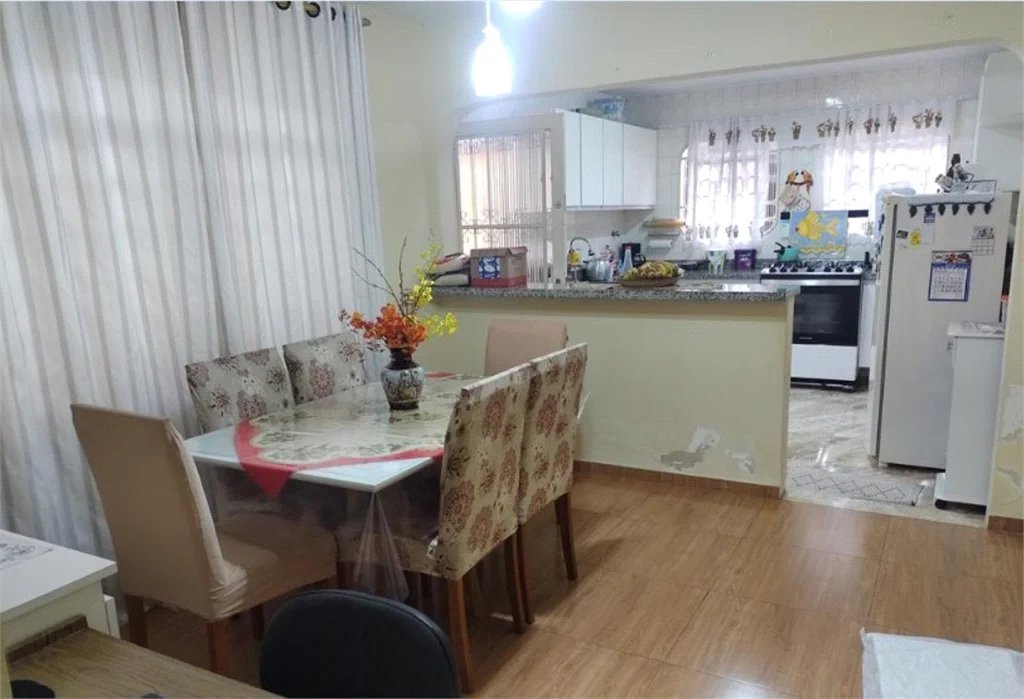Sobrado à venda com 3 quartos, sendo 1 suíte, em Jardim Bonfiglioli, São Paulo, SP