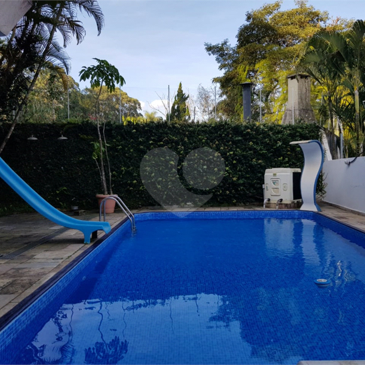 Sobrado à venda com 4 quartos, sendo 2 suítes, em Jardim Marajoara, São Paulo, SP