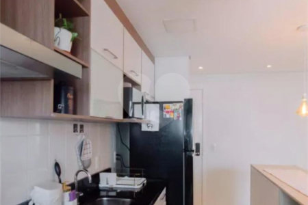 Apartamento no Ipiranga de 68m2 com 2 dorms, 1 suíte, 2 banheiros, 1 vaga. Estuda permuta.