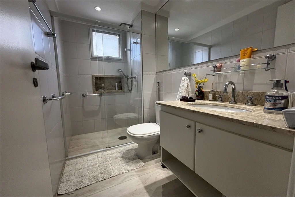 Apartamento para alugar com 3 suítes em Vila Romana, São Paulo, SP