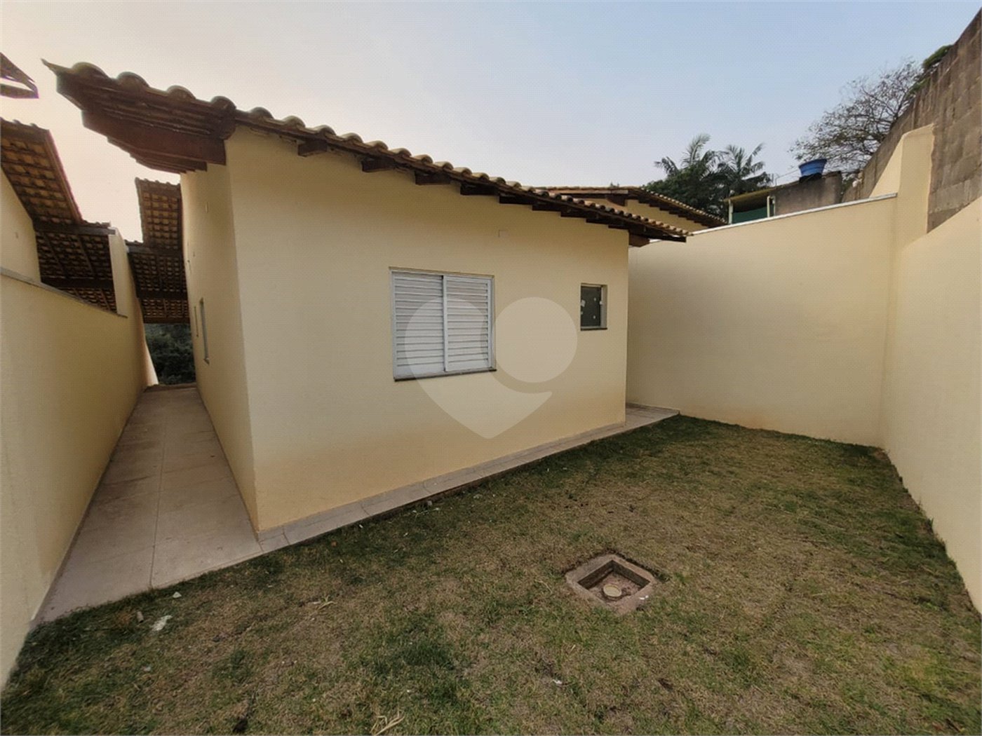 Casa à venda com 3 quartos, sendo 1 suíte,  no condomínio Vale dos Gansos, Mairiporã - SP