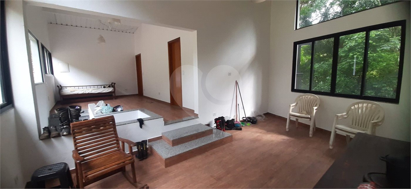 Casa à venda com 1 suíte no condomínio Associação Reserva das Hortênsias, Mairiporã - SP