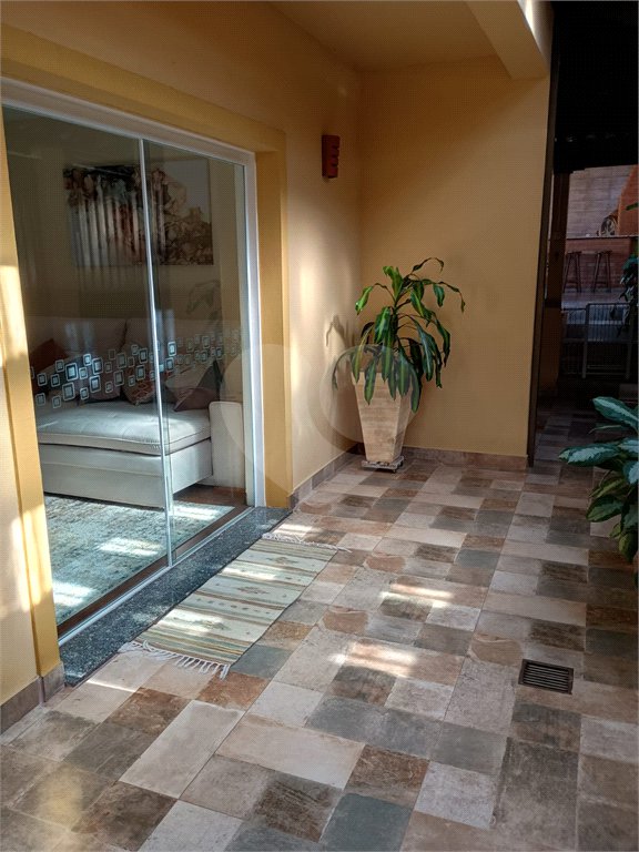 Sobrado com 3 quartos à venda com área gourmet completa e 5 vagas de garagem – Santa Marta - São Carlos/SP