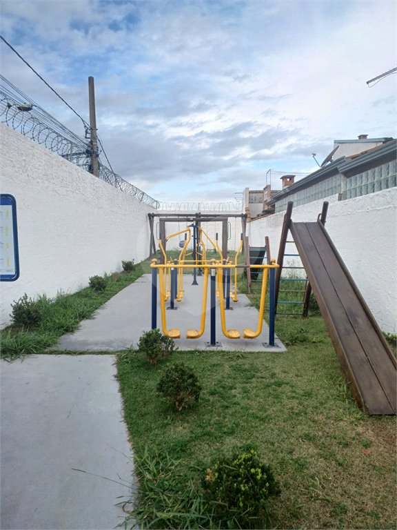 Casa à venda com 3 quartos, sendo 1 suíte,  no condomínio Altos de Poa, Poá - SP