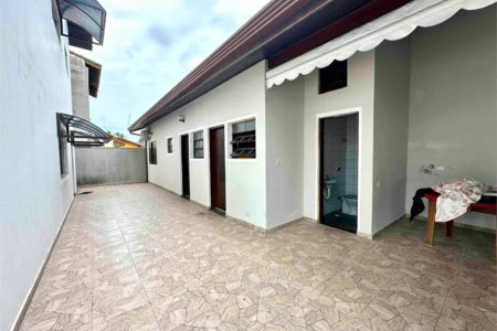 Sobrado à venda com 5 quartos, sendo 3 suítes, em Cidade Nova Peruíbe, Peruíbe, SP