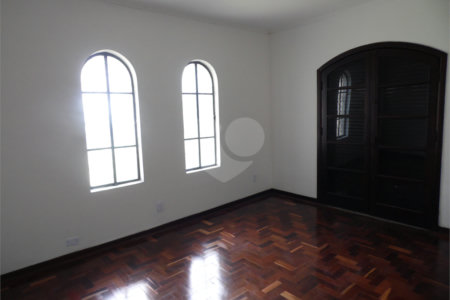 Casa à venda com 5 quartos, sendo 3 suítes, em Vila São Francisco, São Paulo, SP