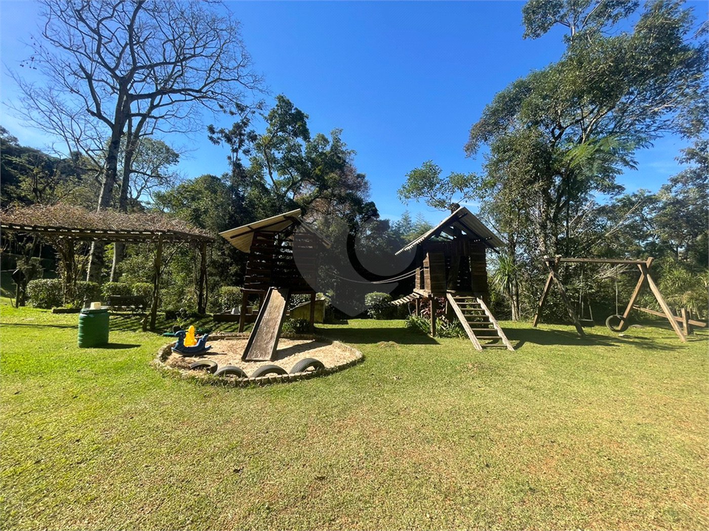 Sítio à venda com 4 quartos, sendo 1 suíte, em Caete (mailasqui), São Roque, SP