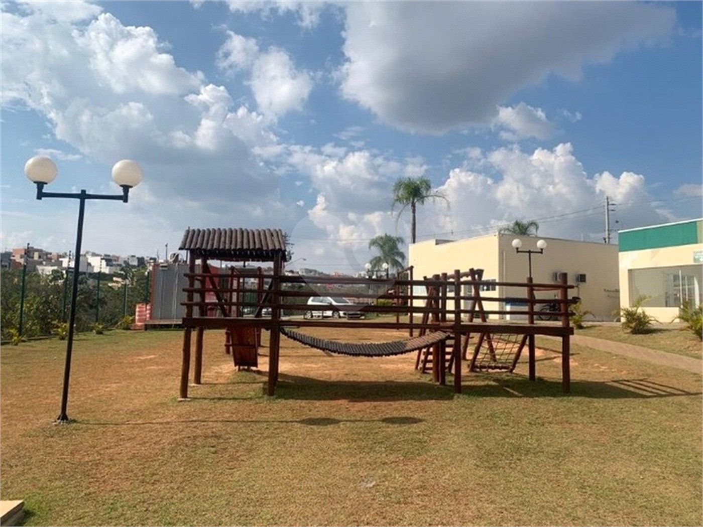 Casa à venda com 3 quartos, sendo 1 suíte, no condomínio Horto Florestal Villagio, Sorocaba - SP