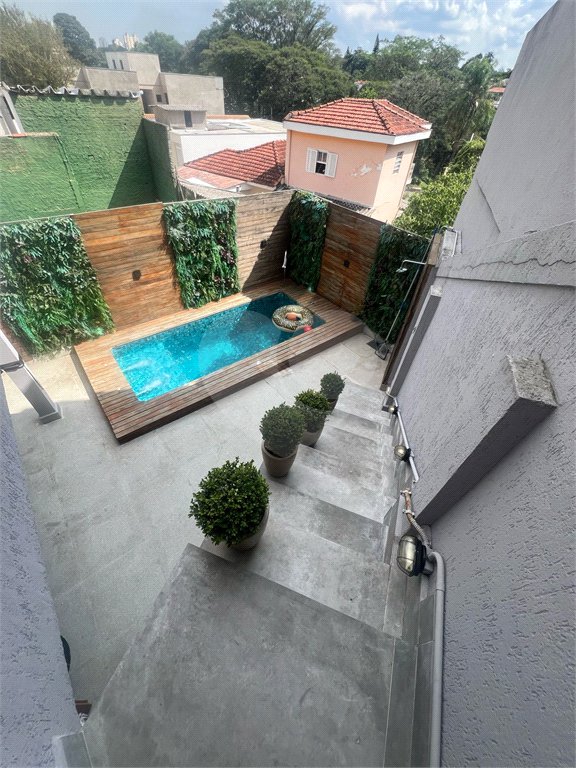 Sobrado à venda com 3 quartos, sendo 1 suíte,  em Vila Irmãos Arnoni, São Paulo, SP