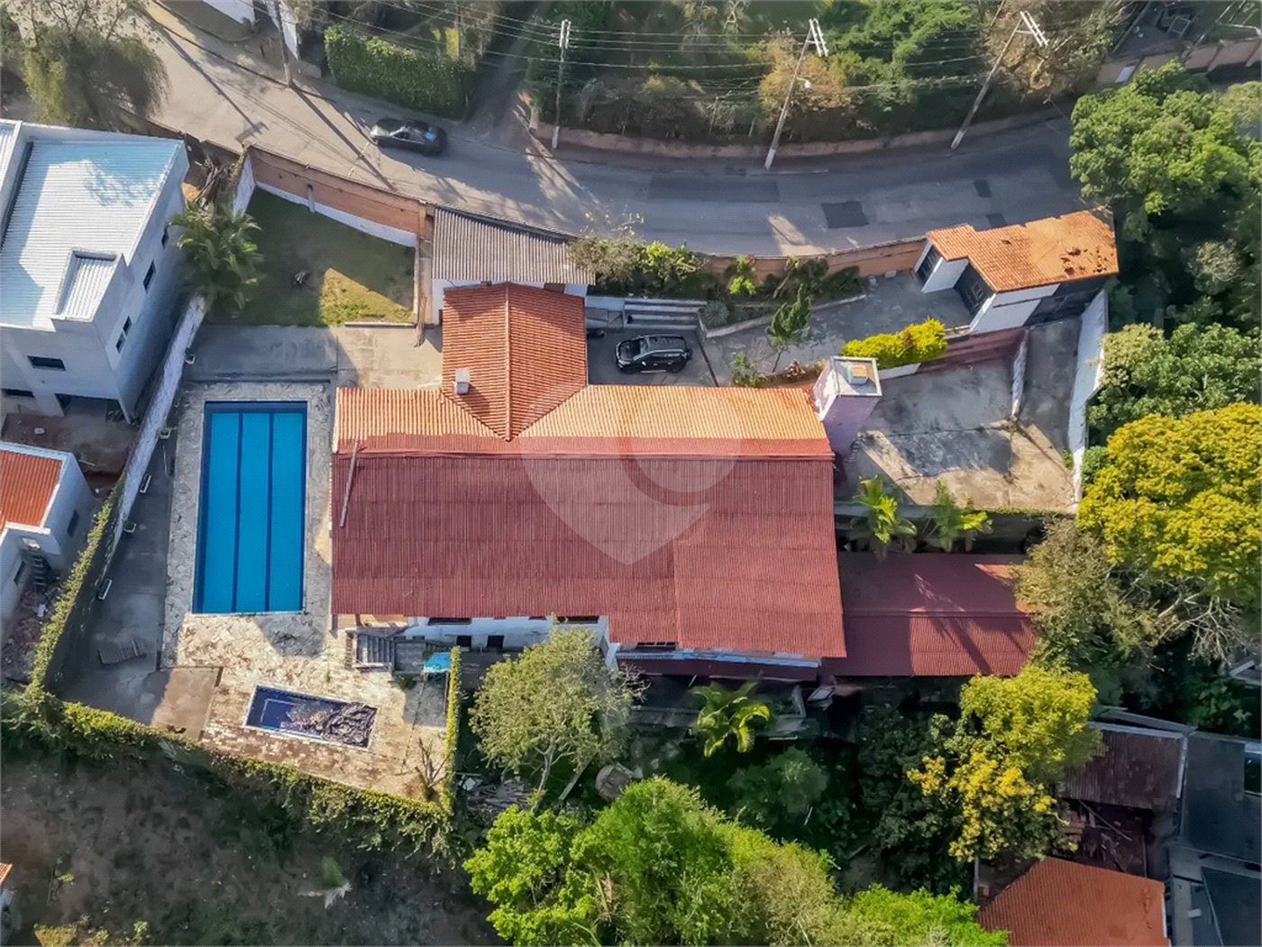Casa à venda ou para alugar com 5 quartos, sendo 3 suítes, em Chácara Pavoeiro, Cotia, SP