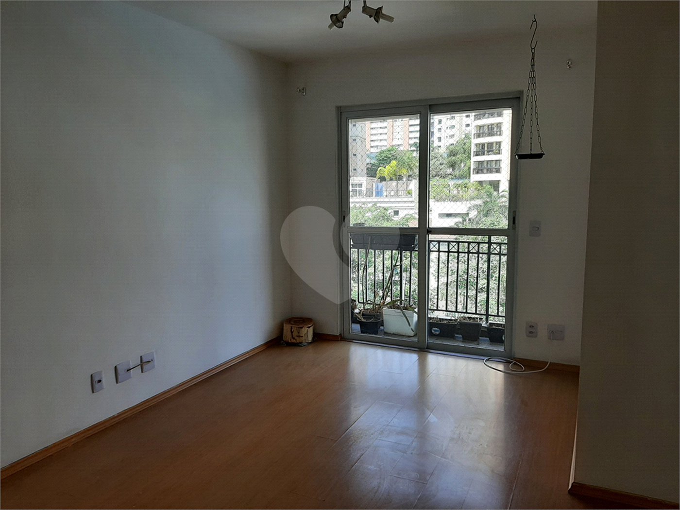 Apartamento à venda ou para alugar com 3 quartos, sendo 1 suíte,  em Vila Suzana, São Paulo, SP