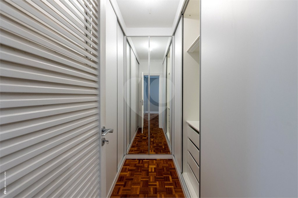 Casa à venda com 4 suítes no condomínio Saint Germain, São Paulo - SP