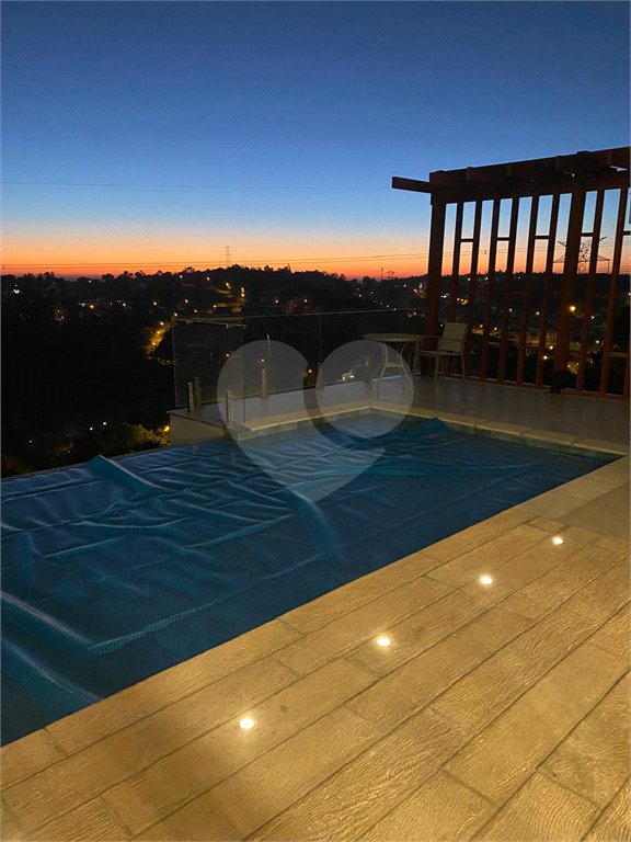 Casa à venda com 3 suítes no condomínio Hills, Arujá - SP