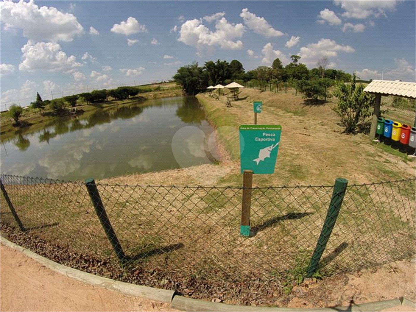 Casa à venda com 4 suítes no condomínio Jardins D'icaraí, Salto - SP