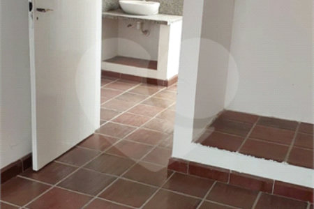 Sobrado à venda com 3 quartos, sendo 2 suítes, em Vila Paulicéia, São Paulo, SP