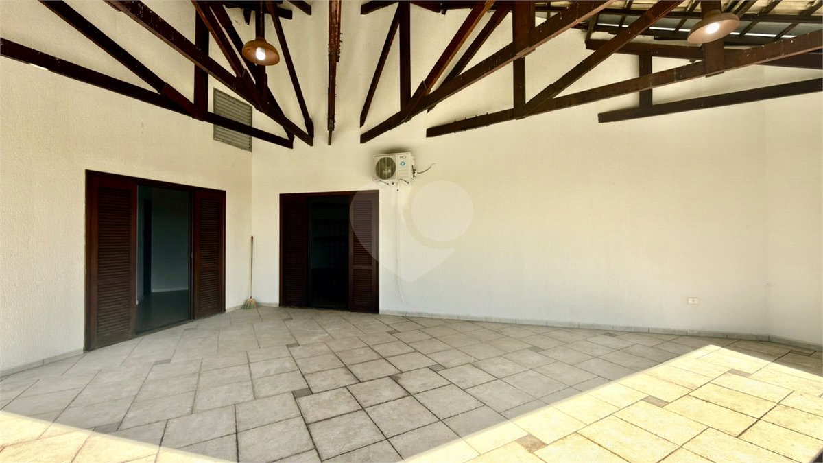 Casa à venda com 4 suítes no condomínio Parque Village Castelo, Itu - SP