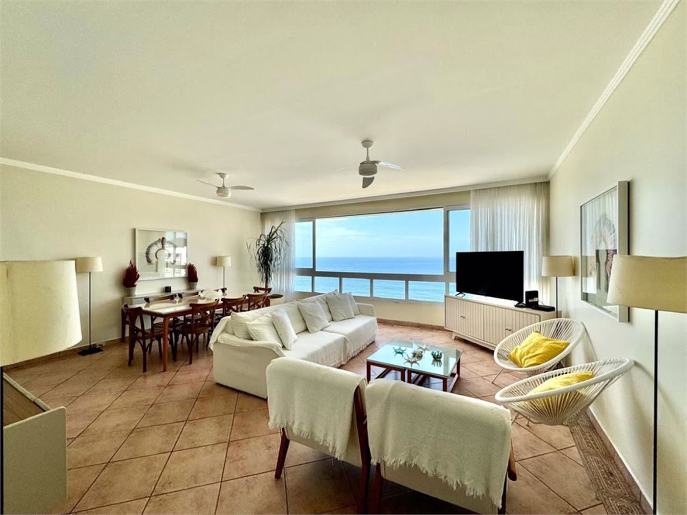 Apartamento Residencial à venda, Pitangueiras, Guarujá - AP0768.
