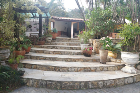 Casa à venda ou para alugar com 5 quartos, sendo 1 suíte, em Cumbari, Mairiporã, SP
