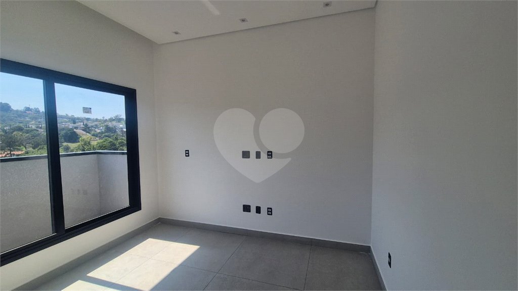 Casa à venda com 3 suítes no condomínio Recanto dos Paturis, Vinhedo - SP