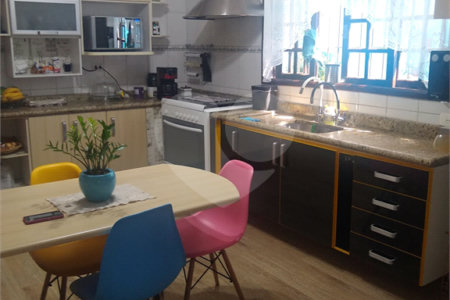 Sobrado à venda com 3 quartos, sendo 1 suíte,  em Vila do Castelo, São Paulo, SP