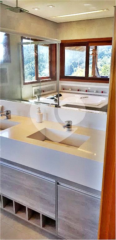 Casa à venda ou para alugar com 3 suítes no condomínio Jardim da Montanha I, Mairiporã - SP