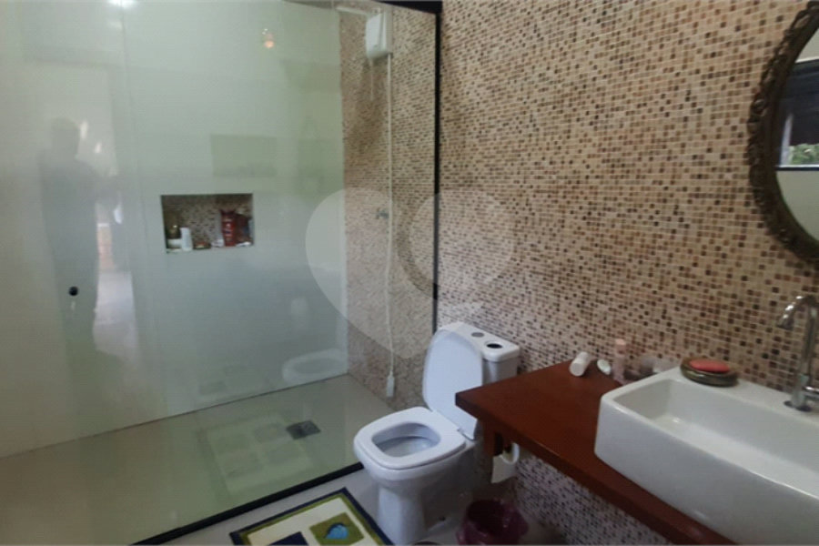 Casa à venda ou para alugar com 5 quartos, sendo 4 suítes, no condomínio Sausalito, Mairiporã - SP