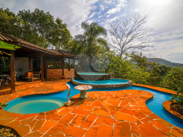 Casa à venda com 4 suítes no condomínio Sausalito, Mairiporã - SP