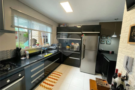 Casa à venda com 2 suítes no condomínio Cotia, Cotia - SP