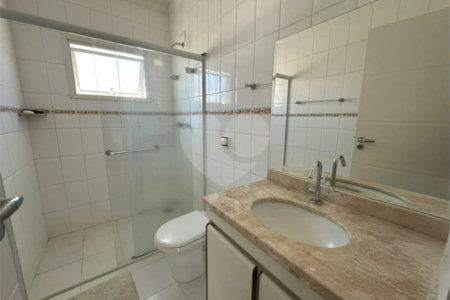 Casa à venda com 3 suítes no condomínio Recanto dos Paturis, Vinhedo - SP
