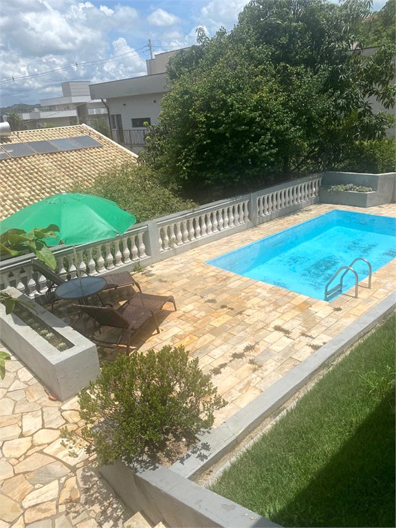 Casa à venda com 3 suítes no condomínio Estância Marambaia, Vinhedo - SP
