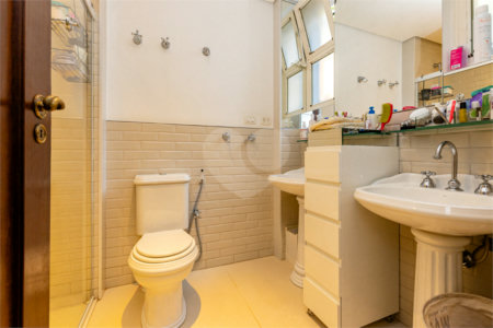 Casa à venda com 3 quartos, sendo 2 suítes,  em Alto da Boa Vista, São Paulo, SP