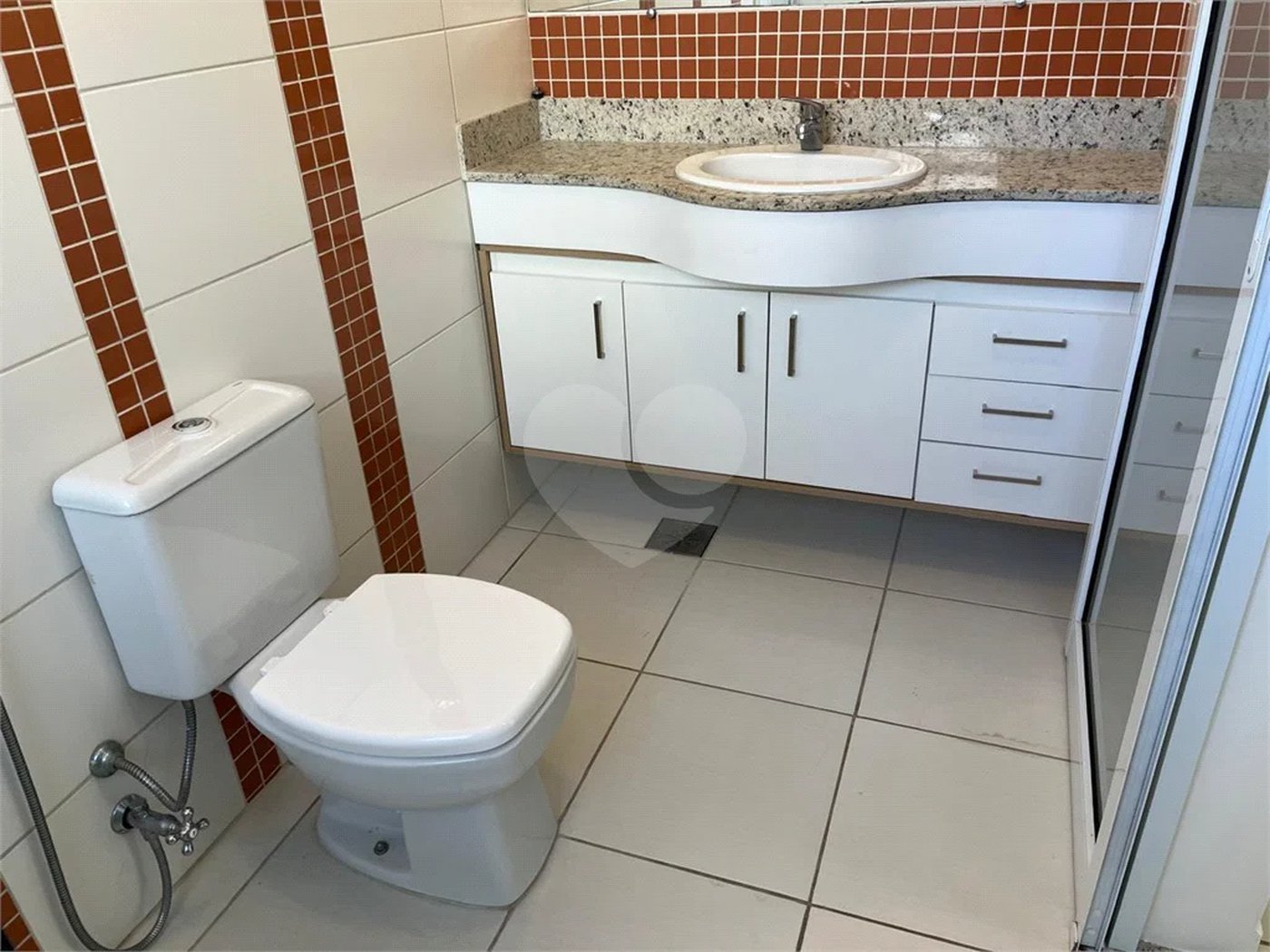Casa para alugar com 3 suítes no condomínio Figueira Garden, Atibaia - SP