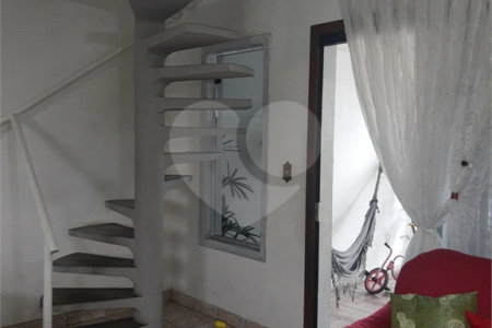Sobrado à venda com 3 quartos, sendo 2 suítes,  em Jardim Marica, Mogi das Cruzes, SP