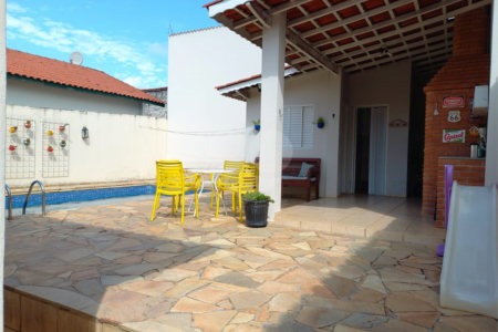Casa à venda com 3 quartos, sendo 1 suíte, em Santa Luzia, Bragança Paulista, SP