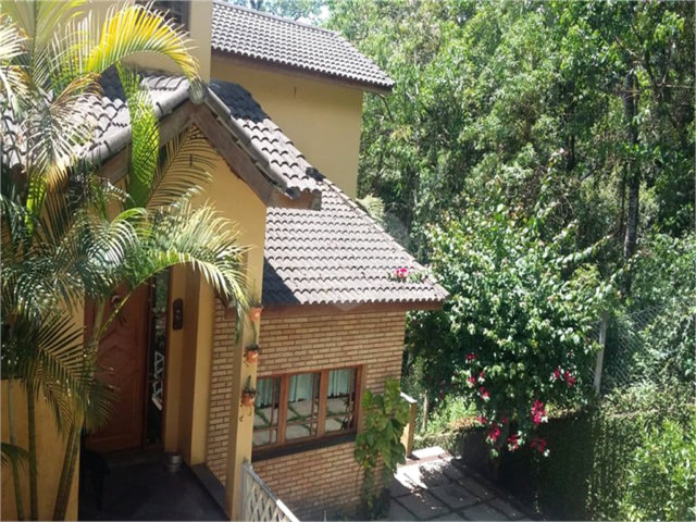 Casa à venda com 5 quartos, sendo 2 suítes,  no condomínio Alpes da Cantareira, Mairiporã - SP