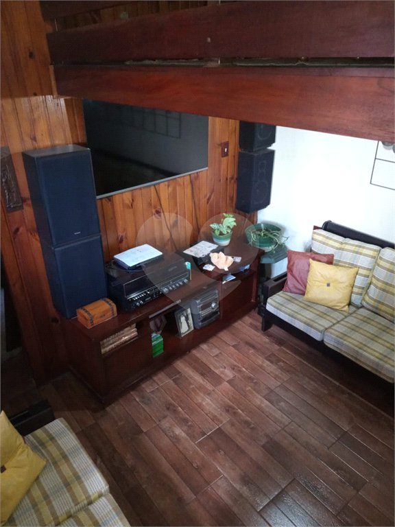 Sobrado à venda com 3 quartos, sendo 1 suíte,  em Vila Caputera, Mogi das Cruzes, SP