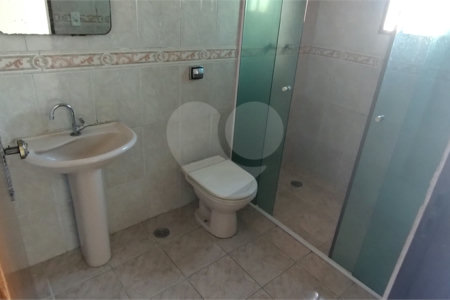Sobrado à venda com 4 quartos, sendo 1 suíte, em Vila Nivi, São Paulo, SP