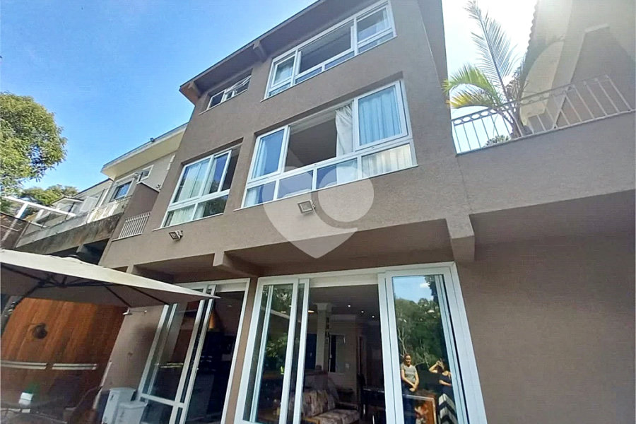 Casa à venda com 4 quartos, sendo 3 suítes,  no condomínio Itatinga 1, São Paulo - SP