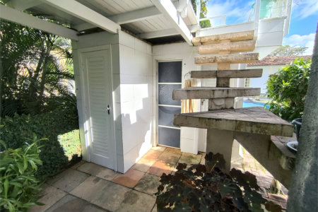 Casa à venda com 4 quartos, sendo 2 suítes, no Centro, Santa Cruz Cabrália, BA