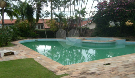 Casa à venda ou para alugar com 4 quartos, sendo 2 suítes,  no Centro, Vinhedo, SP