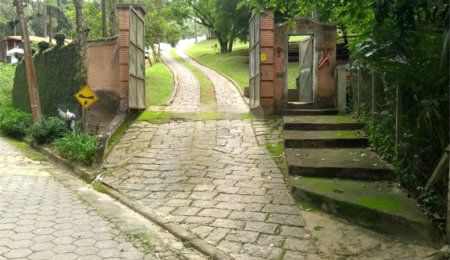 Casa à venda com 3 quartos, sendo 1 suíte,  no condomínio Cinco Lagos, Mairiporã - SP