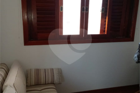 Casa à venda com 4 quartos, sendo 1 suíte, no condomínio Vale do Itamaracá, Valinhos - SP