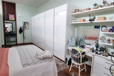 Casa à venda com 5 quartos, sendo 2 suítes, no condomínio Swiss Park, São Bernardo do Campo - SP
