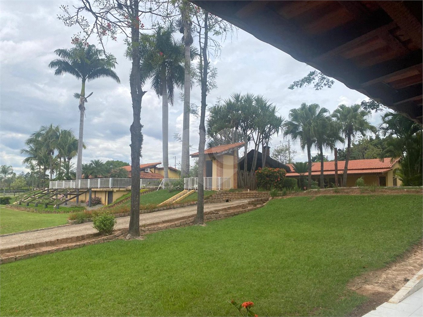 Casa à venda com 8 quartos, sendo 4 suítes, no condomínio Santa Filomena, Salto - SP