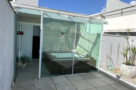 Casa à venda com 3 quartos, sendo 2 suítes, no condomínio Mirante do Horto, São Paulo - SP