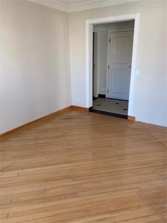 Apartamento à venda com 3 suítes em Vila Suzana, São Paulo, SP